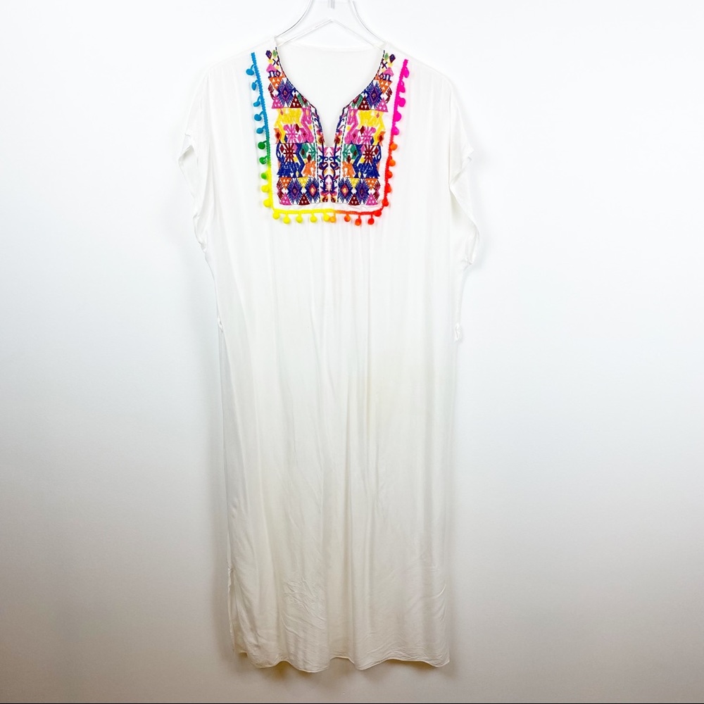 Fashion | Beach Resort White Caftan Boho Pom Pom Embroidery